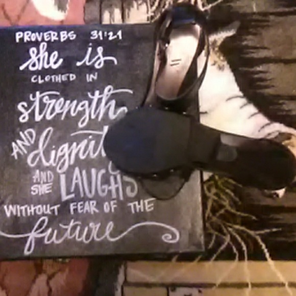 Shoes - Picture 5 of 6